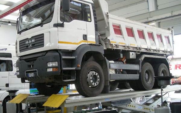 TRASPORTI-Revisioni veicoli pesanti: per le nuove procedure proroga al 3 maggio 2017