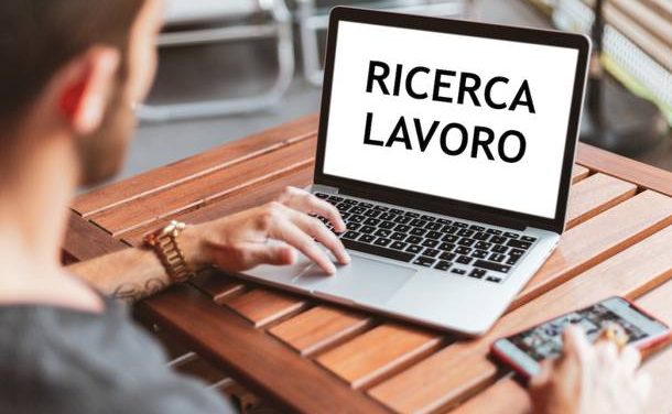 LAVORO 1° MAGGIO – Nell’Isola il lavoro non è ancora per tutti: nel 2022 16mila occupati in meno rispetto al 2019. Soffrono anche gli indipendenti. Maria Amelia Lai (Confartigianato Imprese Sardegna): “Non potrà mai essere Festa senza un lavoro per tutti: troppi coloro che non hanno una realizzazione lavorativa e professionale. PNRR occasione fondamentale”.