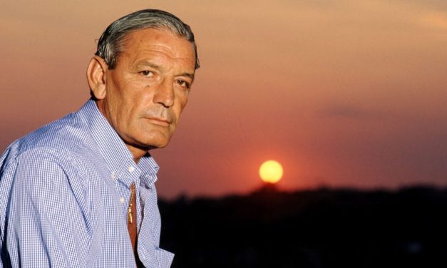 SCOMPARSA GIGI RIVA – L’omaggio degli artigiani al grande Uomo e Campione, esempio di attaccamento alla propria attività e alla propria terra. Fabio Mereu e Daniele Serra (Confartigianato Sardegna): “Un artigiano nella vita e nello sport che ha plasmato con maestria, passione e dedizione il proprio mestiere”.