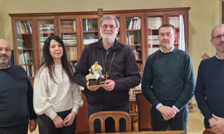 Al Vescovo di Tempio Pausania consegnata la statuina del Presepe 2024. Omaggio di Confartigianato e Coldiretti Gallura al lavoro e al Made in Italy.