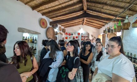 ARTIGIANATO ARTISTICO NUORESE – 25 studenti universitari di Alghero in Barbagia per un progetto su design e artigianato artistico, tipico e tradizionale. Le imprese artigiane di Nuoro e Oliena si aprono alla “contaminazione” grazie all’iniziativa dell’Università di Sassari, RADIBA e Confartigianato Nuoro-Ogliastra.