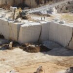 MARMO E LAPIDEO – Export in crisi ma le imprese sarde resistono. 416 realtà, 182 artigiane con 1.522 addetti, che sostengono l’economia regionale. Giacomo Meloni (Presidente Confartigianato Sardegna): “Settore sano che ha bisogno di appalti pubblici e norme per riprendere a crescere”. Il vero problema è il prodotto lavorato e finito fuori dall’Isola.