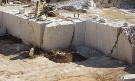 MARMO E LAPIDEO – Export in crisi ma le imprese sarde resistono. 416 realtà, 182 artigiane con 1.522 addetti, che sostengono l’economia regionale. Giacomo Meloni (Presidente Confartigianato Sardegna): “Settore sano che ha bisogno di appalti pubblici e norme per riprendere a crescere”. Il vero problema è il prodotto lavorato e finito fuori dall’Isola.