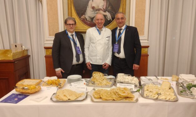ECCELLENZE ALIMENTARI – Il pane di Orune e il formaggio di Ollolai a Roma alla Camera dei Deputati. Iniziativa di Confartigianato per valorizzare i prodotti alimentari del nuorese e della Barbagia. Pietro Mazzette (Segretario Confartigianato Nuoro-Ogliastra): “Abbiamo portato le eccellenze del territorio nel cuore delle Istituzioni”.